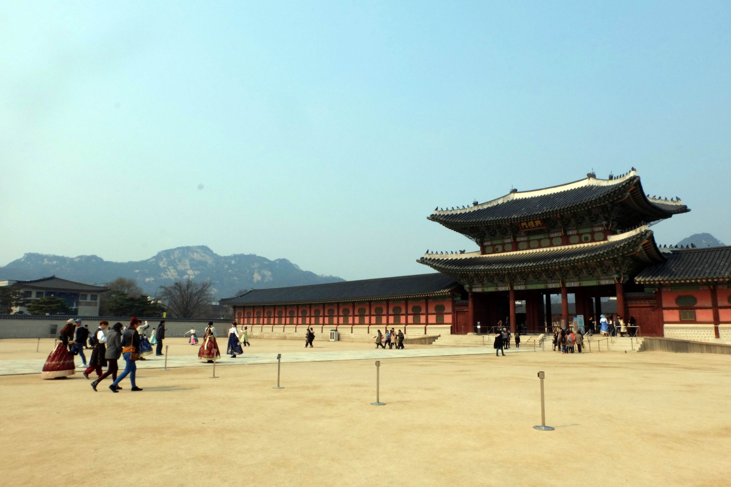 Gyeongbokgung Palace - Gunung 